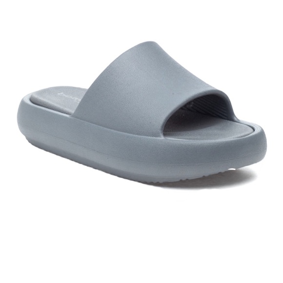 NIB Grey Beach Slides - Picture 4 of 7